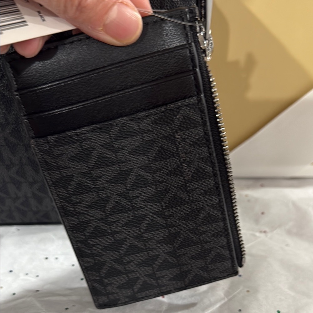 Michael Kors Black Men's Bag and matching Cooper wallet - Picture 4 of 5